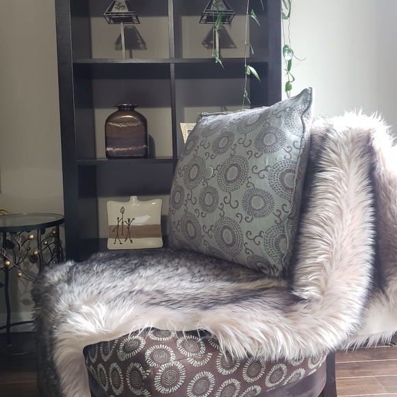 Faux fur pelt/rug - Picture 4 of 4